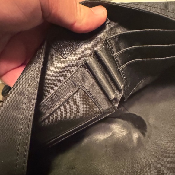 Retro Guess Women’s Black Lightweight Laptop Tablet Messenger Crossbody Bag - Picture 6 of 15